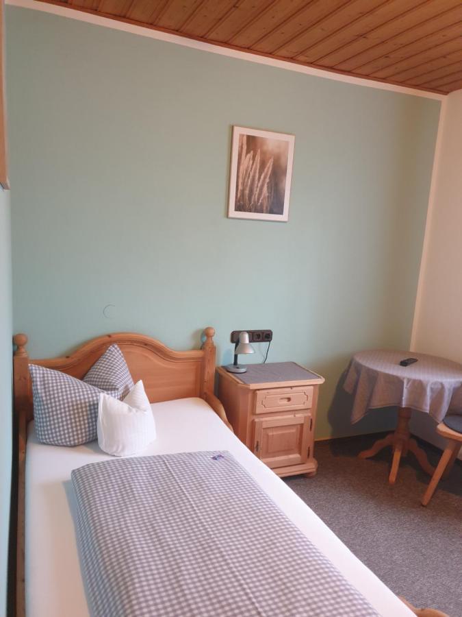 Pension Zum Krug, Messe Muenchen Hergolding Buitenkant foto