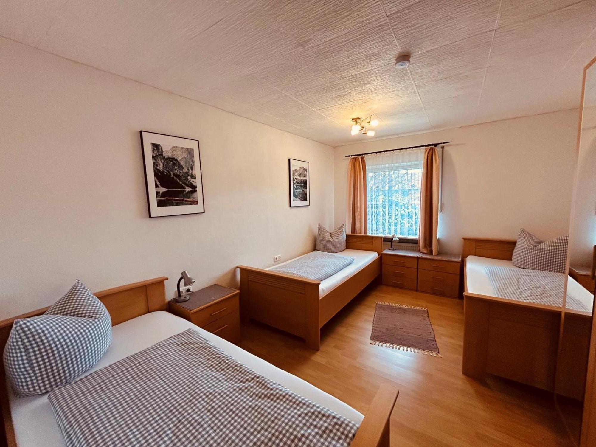 Pension Zum Krug, Messe Muenchen Hergolding Kamer foto