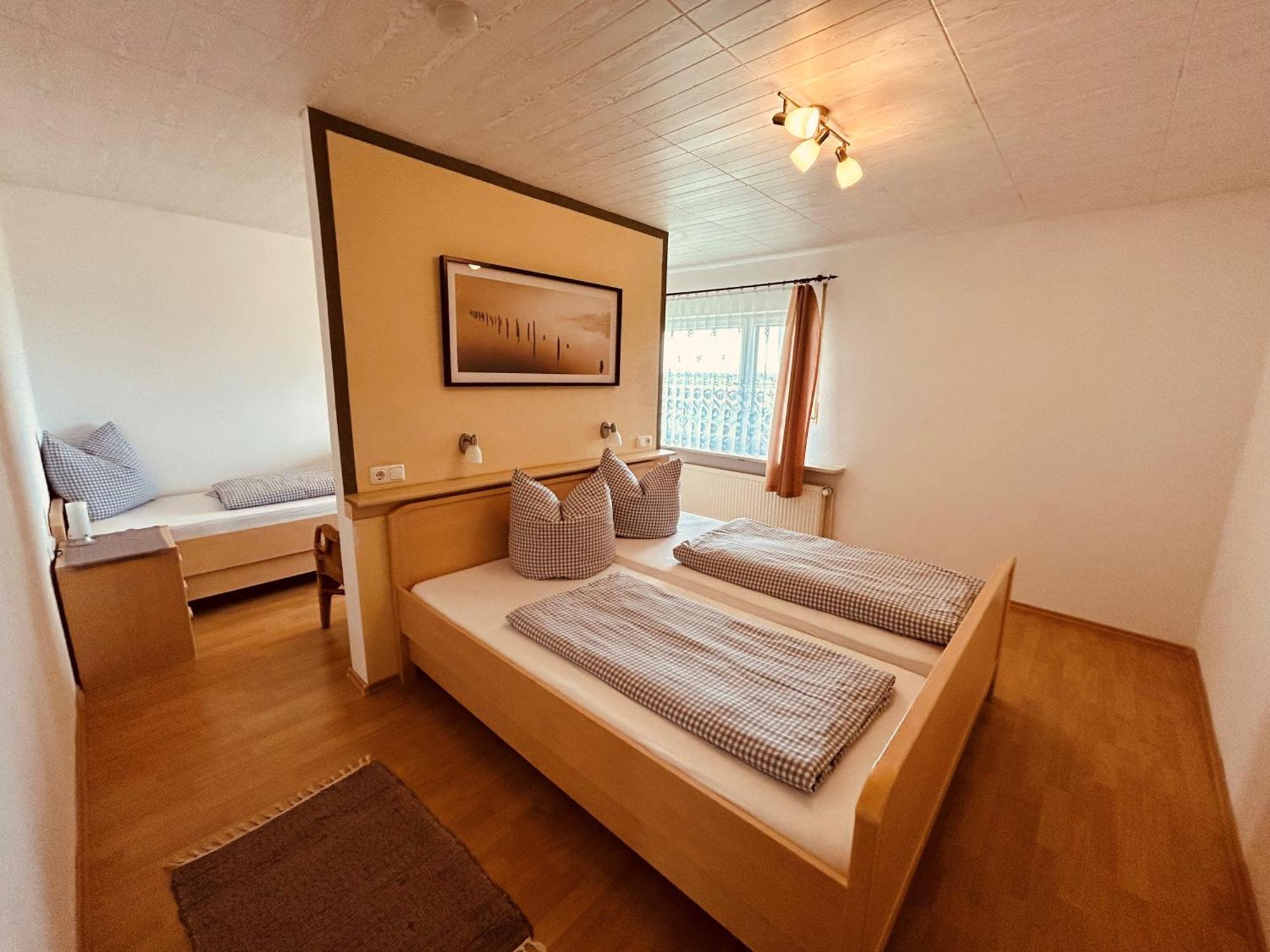 Pension Zum Krug, Messe Muenchen Hergolding Kamer foto